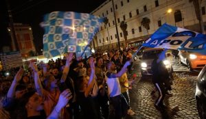 Βγήκαν στους δρόμους οι οπαδοί της Νάπολι (vid&pics) | Pagenews.gr Βγήκαν στους δρόμους οι οπαδοί της Νάπολι (vid&pics) | Pagenews.gr