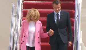 Προσγειώθηκε στην Ουάσινγκτον το αεροσκάφος του Εμανουέλ Μακρόν (vid) | Pagenews.gr Προσγειώθηκε στην Ουάσινγκτον το αεροσκάφος του Εμανουέλ Μακρόν (vid) | Pagenews.gr
