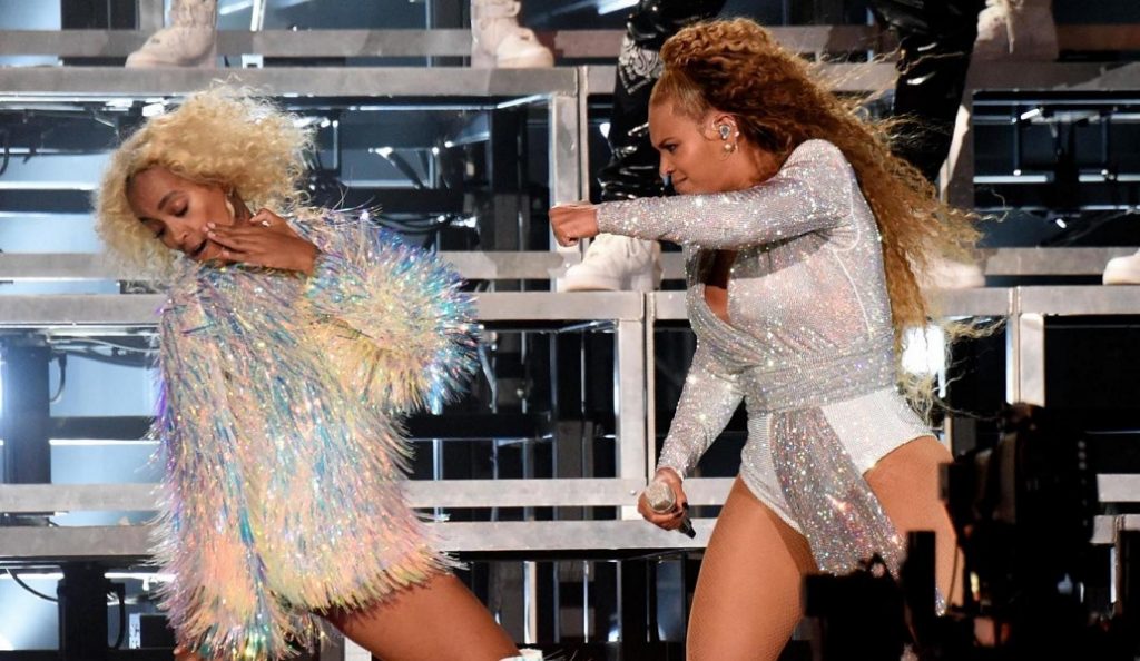 Η επική τούμπα της Beyonce στη σκηνή (vid) | Pagenews.gr Η επική τούμπα της Beyonce στη σκηνή (vid) | Pagenews.gr
