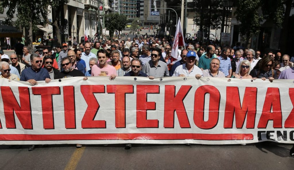 ΔΕΗ: Συνεχίζεται η διαμαρτυρία των εργαζομένων – Άδειασαν λιγνίτη έξω από τη Βουλή (pics) | Pagenews.gr ΔΕΗ: Συνεχίζεται η διαμαρτυρία των εργαζομένων – Άδειασαν λιγνίτη έξω από τη Βουλή (pics) | Pagenews.gr