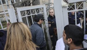 Ελεύθερος κάτω από δρακόντεια μέτρα ο Τούρκος αξιωματικός – Μια «στρατιά» στην φύλαξή του | Pagenews.gr Ελεύθερος κάτω από δρακόντεια μέτρα ο Τούρκος αξιωματικός – Μια «στρατιά» στην φύλαξή του | Pagenews.gr