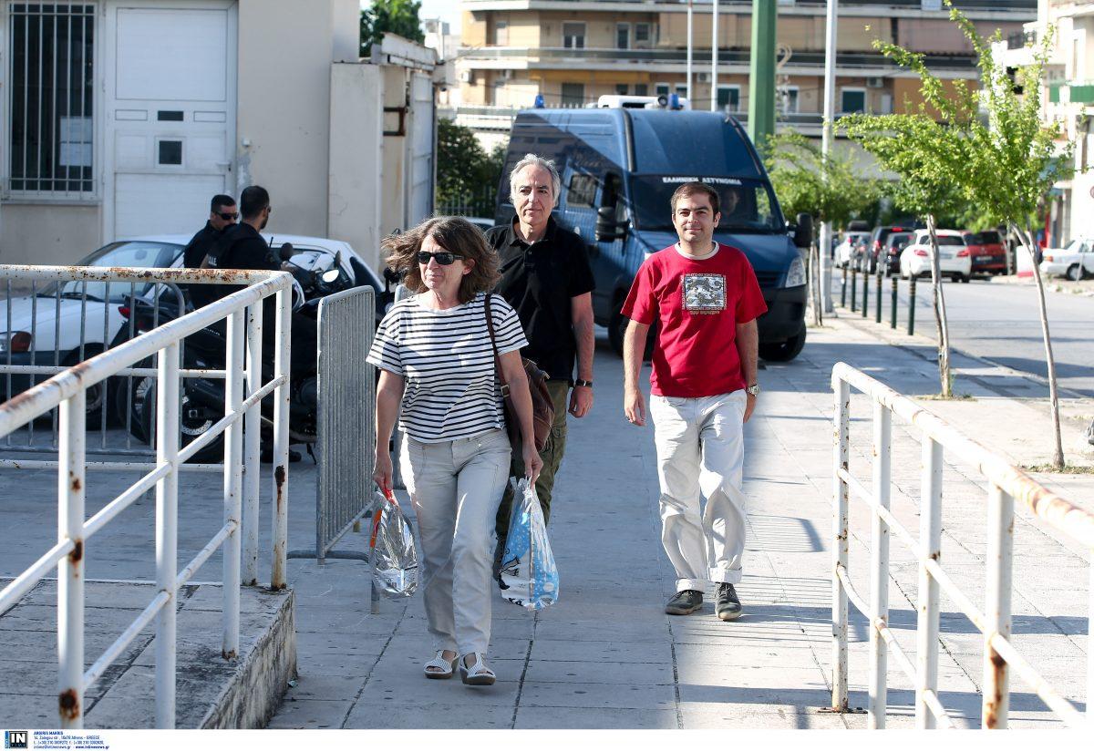 Δημήτρης Κουφοντίνας: Επέστρεψε στις φυλακές μετά τη νέα διήμερη άδεια (pics) | Pagenews.gr Δημήτρης Κουφοντίνας: Επέστρεψε στις φυλακές μετά τη νέα διήμερη άδεια (pics) | Pagenews.gr