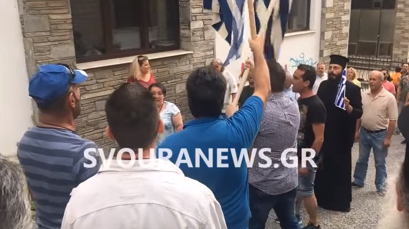 Καστοριά: Αποδοκιμασίες κατά βουλευτή του ΣΥΡΙΖΑ (vid) | Pagenews.gr Καστοριά: Αποδοκιμασίες κατά βουλευτή του ΣΥΡΙΖΑ (vid) | Pagenews.gr
