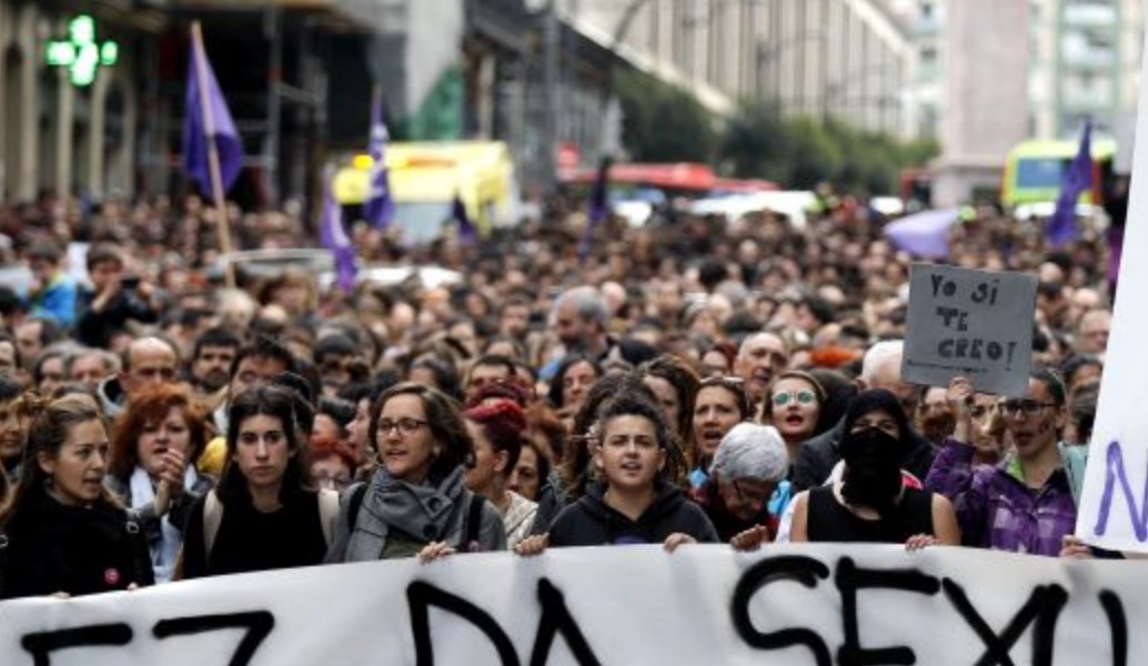 Ισπανία: Οργή για την αποφυλάκιση πέντε ανδρών που κατηγορήθηκαν για ομαδικό βιασμό | Pagenews.gr Ισπανία: Οργή για την αποφυλάκιση πέντε ανδρών που κατηγορήθηκαν για ομαδικό βιασμό | Pagenews.gr