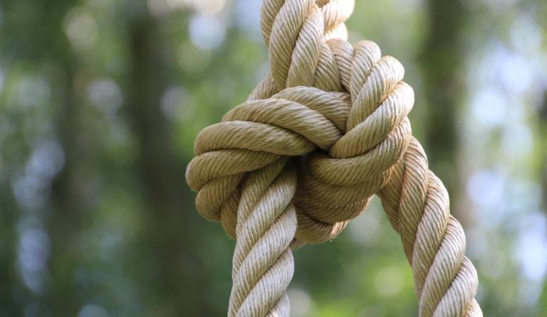 Βρετανία: Πατέρας βρήκε κρεμασμένη την 12χρονη κόρη του (pics)