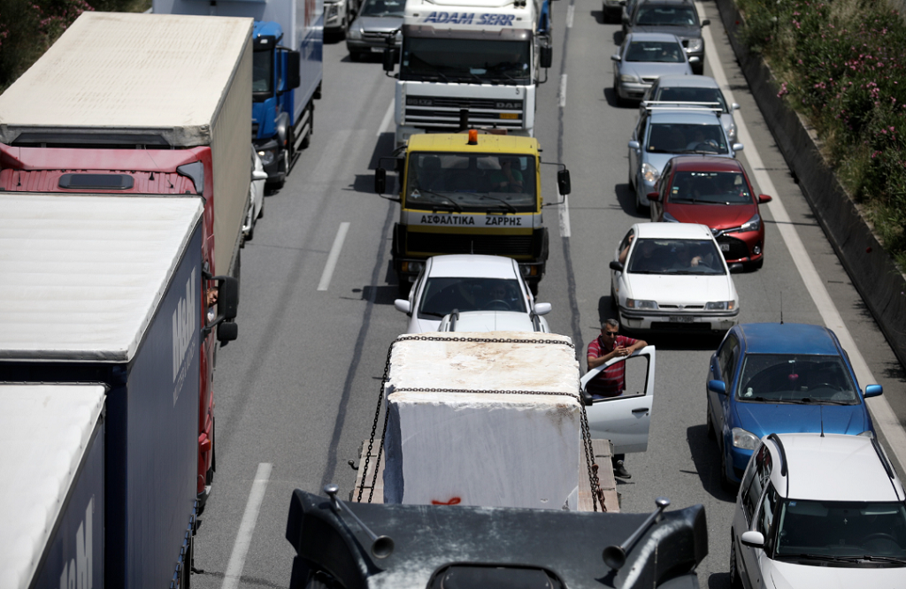 Μποτιλιάρισμα στην Αττική Οδό – Λάδια στο οδόστρωμα | Pagenews.gr Μποτιλιάρισμα στην Αττική Οδό – Λάδια στο οδόστρωμα | Pagenews.gr