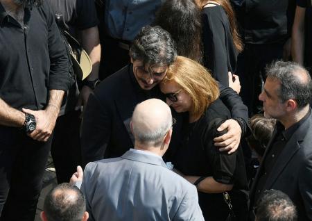 Κηδεία Γιαννακόπουλου: Η σορός του έφυγε από τη Μητρόπολη – «Παύλο ζεις εσύ μας οδηγείς» | Pagenews.gr Κηδεία Γιαννακόπουλου: Η σορός του έφυγε από τη Μητρόπολη – «Παύλο ζεις εσύ μας οδηγείς» | Pagenews.gr