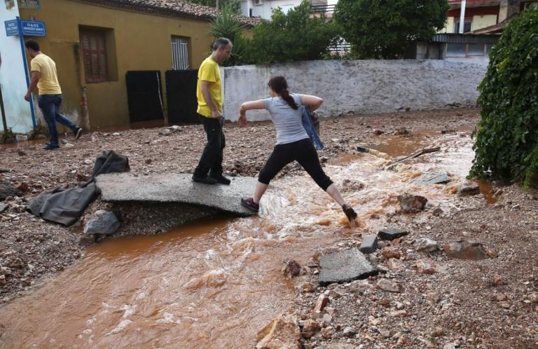Μάνδρα: Ακόμα μία νύχτα τρόμου για τους πολίτες (pics) | Pagenews.gr Μάνδρα: Ακόμα μία νύχτα τρόμου για τους πολίτες (pics) | Pagenews.gr
