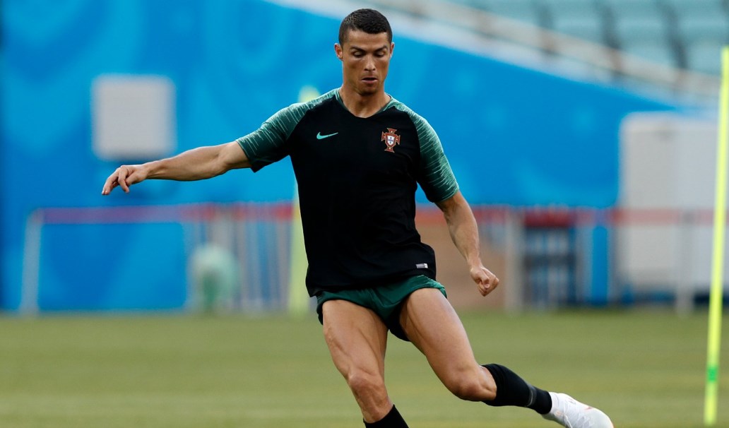 Μουντιάλ 2018: Η FIFA διαψεύδει ότι ο διαιτητής ζήτησε την φανέλα του Κριστιάνο | Pagenews.gr Μουντιάλ 2018: Η FIFA διαψεύδει ότι ο διαιτητής ζήτησε την φανέλα του Κριστιάνο | Pagenews.gr