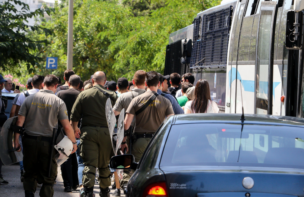 Ως εδώ και μη παρέκει κύριοι της κυβέρνησης