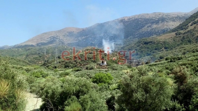 Φωτιά: Σε ύφεση τα δύο πύρινα μέτωπα στην Κρήτη (pic) | Pagenews.gr Φωτιά: Σε ύφεση τα δύο πύρινα μέτωπα στην Κρήτη (pic) | Pagenews.gr