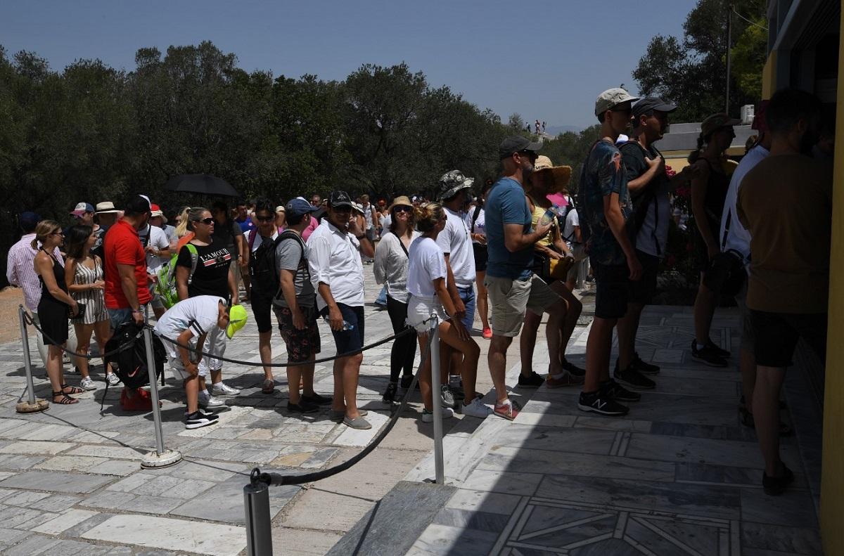 Ακρόπολη: Ουρές λόγω καύσωνα και ωραρίου (pics) | Pagenews.gr Ακρόπολη: Ουρές λόγω καύσωνα και ωραρίου (pics) | Pagenews.gr