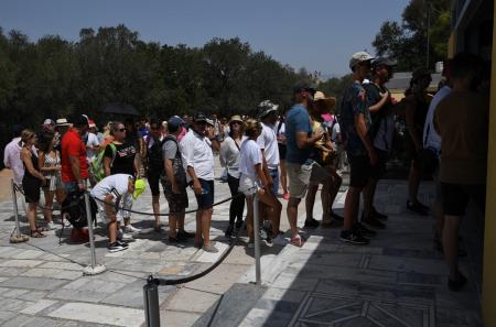 Ακρόπολη: Ουρές λόγω καύσωνα και ωραρίου (pics) | Pagenews.gr Ακρόπολη: Ουρές λόγω καύσωνα και ωραρίου (pics) | Pagenews.gr