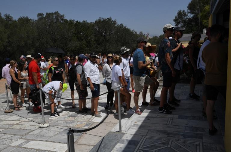 Ακρόπολη: Ουρές λόγω καύσωνα και ωραρίου (pics)