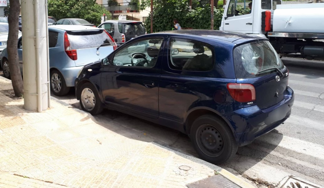 Η εικόνα κατάντιας της Ελλάδας από έναν οδηγό