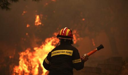 ΦΩΤΙΑ ΤΩΡΑ: Μάχη με τις φλόγες για την πυρκαγιά στον Άγιο Στέφανο | Pagenews.gr ΦΩΤΙΑ ΤΩΡΑ: Μάχη με τις φλόγες για την πυρκαγιά στον Άγιο Στέφανο | Pagenews.gr