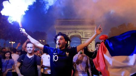 Μουντιάλ 2018: Παροξυσμός στη Γαλλία για τους Παγκόσμιους Πρωταθλητές | Pagenews.gr Μουντιάλ 2018: Παροξυσμός στη Γαλλία για τους Παγκόσμιους Πρωταθλητές | Pagenews.gr