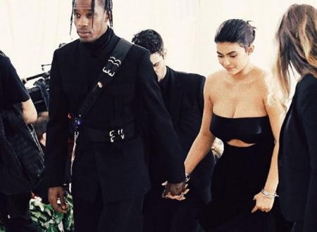 Travis Scott: Φωτογραφίζεται μαζί με την Kylie Jenner (pics) | Pagenews.gr Travis Scott: Φωτογραφίζεται μαζί με την Kylie Jenner (pics) | Pagenews.gr