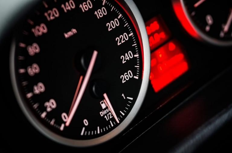 Η Ευρωπαϊκή Επιτροπή προειδοποιεί την Ελλάδα – Τι θέλει να αλλάξει στα κοντέρ των αυτοκινήτων