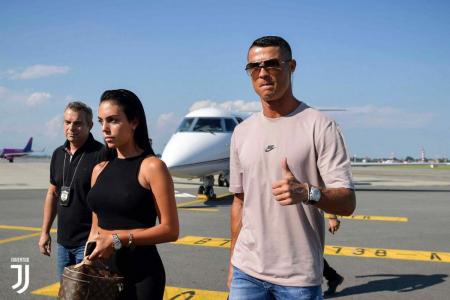 Κριστιάνο Ρονάλντο: Έφτασε στο Τορίνο (pic&vid) | Pagenews.gr Κριστιάνο Ρονάλντο: Έφτασε στο Τορίνο (pic&vid) | Pagenews.gr
