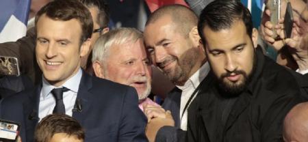 Εμανουέλ Μακρόν: «Κολλητός» του φίλος ο Μπεναλά, που ξυλοκόπησε διαδηλωτή | Pagenews.gr Εμανουέλ Μακρόν: «Κολλητός» του φίλος ο Μπεναλά, που ξυλοκόπησε διαδηλωτή | Pagenews.gr