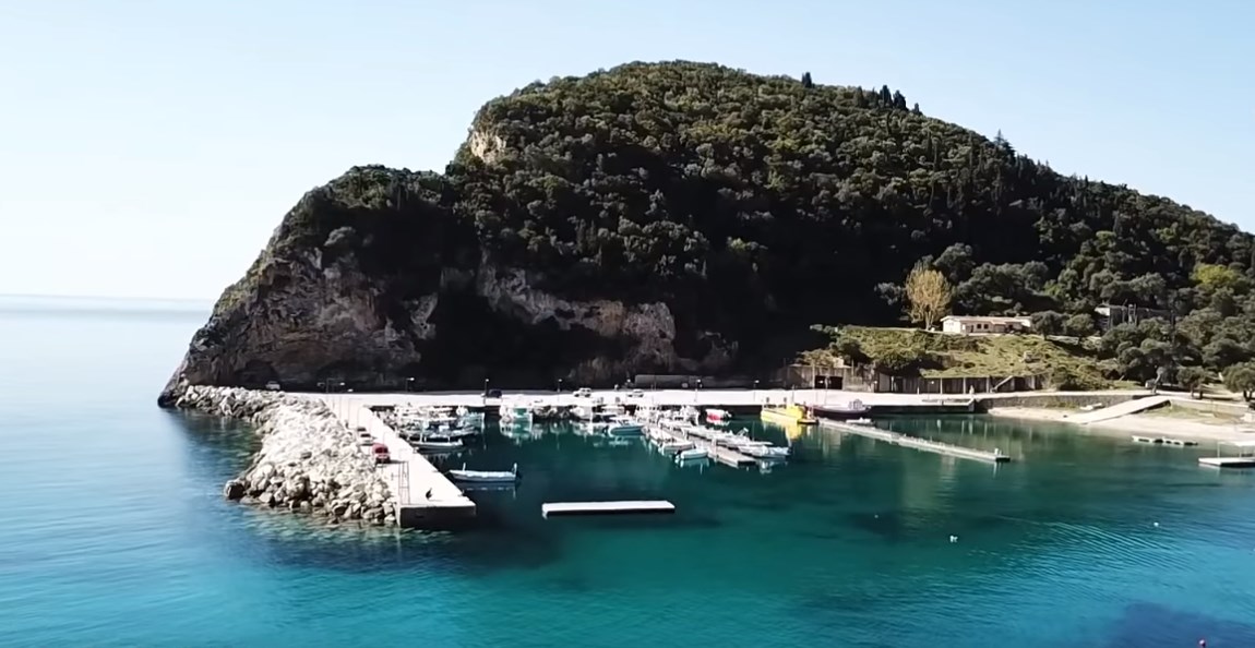 Παλαιοκαστρίτσα: Το μέρος που λάτρευε η Ρένα Βλαχοπούλου (vid) | Pagenews.gr Παλαιοκαστρίτσα: Το μέρος που λάτρευε η Ρένα Βλαχοπούλου (vid) | Pagenews.gr
