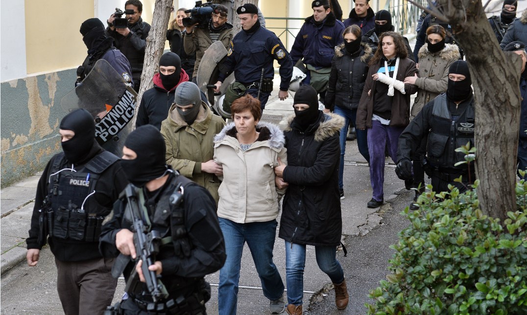 Πόλα Ρούπα: Ισόβια και 25 χρόνια για την επίθεση στην ΤτΕ και τα γραφεία του ΔΝΤ | Pagenews.gr Πόλα Ρούπα: Ισόβια και 25 χρόνια για την επίθεση στην ΤτΕ και τα γραφεία του ΔΝΤ | Pagenews.gr