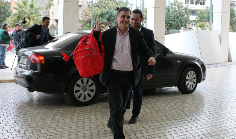 Τσακαλώτος στο Reuters: Ανοιχτό το ενδεχόμενο αναθεώρησης πλεονασμάτων