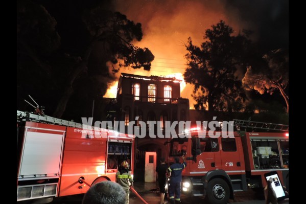 Τεράστια πυρκαγιά κατέστρεψε ολοσχερώς το Πολεμικό Μουσείο στα Χανιά (vids) | Pagenews.gr Τεράστια πυρκαγιά κατέστρεψε ολοσχερώς το Πολεμικό Μουσείο στα Χανιά (vids) | Pagenews.gr