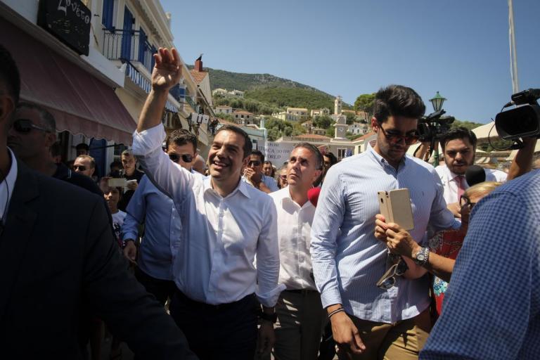 Τσίπρας: Επικός διάλογος με φίλαθλο της ΑΕΚ – «Θα παίξεις Champions League;»
