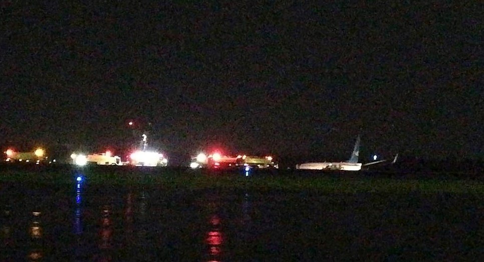 Boeing 737 προσέκρουσε σε διάδρομο προσγείωσης στη Μανίλα | Pagenews.gr Boeing 737 προσέκρουσε σε διάδρομο προσγείωσης στη Μανίλα | Pagenews.gr