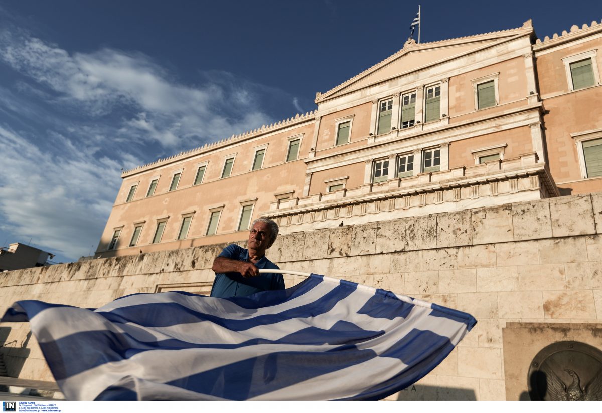 Τα μνημόνια έφυγαν, το φέσι έμεινε