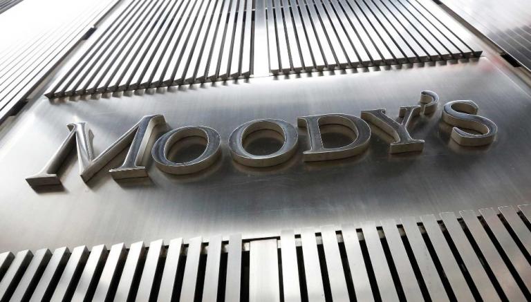 Moody’s: Αναβάθμιση της ελληνικής οικονομίας κατά δύο βαθμίδες