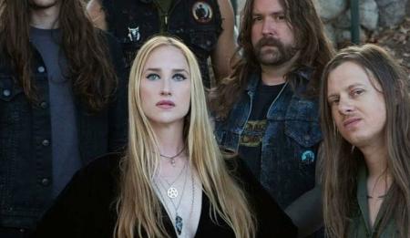 JILL JANUS: Αυτοκτόνησε η τραγουδίστρια των Huntress | Pagenews.gr JILL JANUS: Αυτοκτόνησε η τραγουδίστρια των Huntress | Pagenews.gr