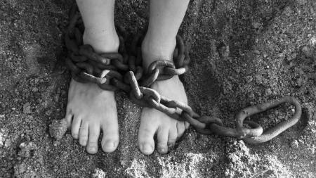 Λονδίνο: Φόβοι για σκάνδαλο μεγατόνων – Παιδιά σκλάβοι δουλεύουν σε παράνομες φυτείες κάναβης | Pagenews.gr Λονδίνο: Φόβοι για σκάνδαλο μεγατόνων – Παιδιά σκλάβοι δουλεύουν σε παράνομες φυτείες κάναβης | Pagenews.gr