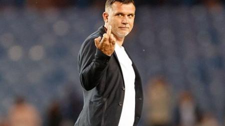 Αποκλείστηκε, εκνευρίστηκε και σήκωσε το μεσαίο δάχτυλο (pic) | Pagenews.gr Αποκλείστηκε, εκνευρίστηκε και σήκωσε το μεσαίο δάχτυλο (pic) | Pagenews.gr
