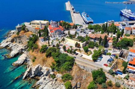 Παναγία Κοίμηση της Θεοτόκου: Οι εκκλησίες της θάλασσας και του βουνού όπου τιμάται η χάρη Της | Pagenews.gr Παναγία Κοίμηση της Θεοτόκου: Οι εκκλησίες της θάλασσας και του βουνού όπου τιμάται η χάρη Της | Pagenews.gr