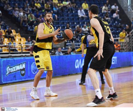 Γιάνκοβιτς: Έδωσε τα χέρια με τον Χολαργό | Pagenews.gr Γιάνκοβιτς: Έδωσε τα χέρια με τον Χολαργό | Pagenews.gr