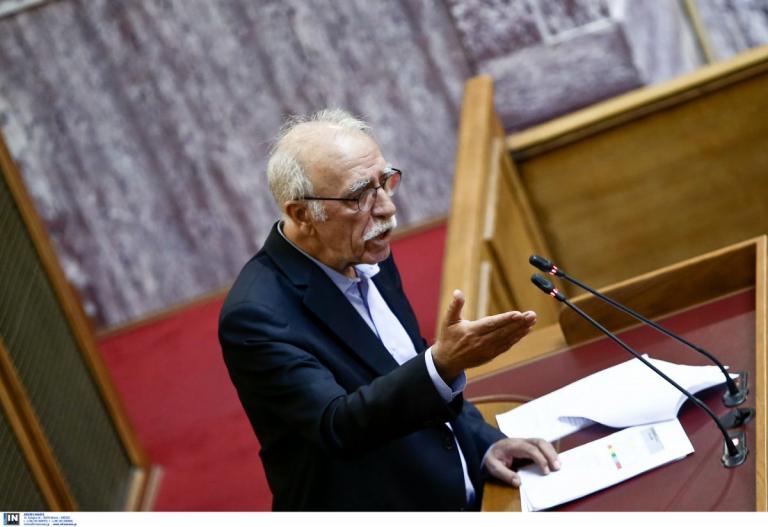 Βίτσας: Οριακή η κατάσταση σε Λέσβο, Σάμο, Χίο – Λύση η αποσυμφόρηση