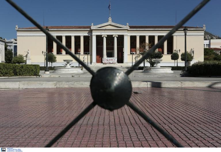 Λατινικά: Οργή για την κατάργησή τους από τη Φιλοσοφική σχολή του ΕΚΠΑ
