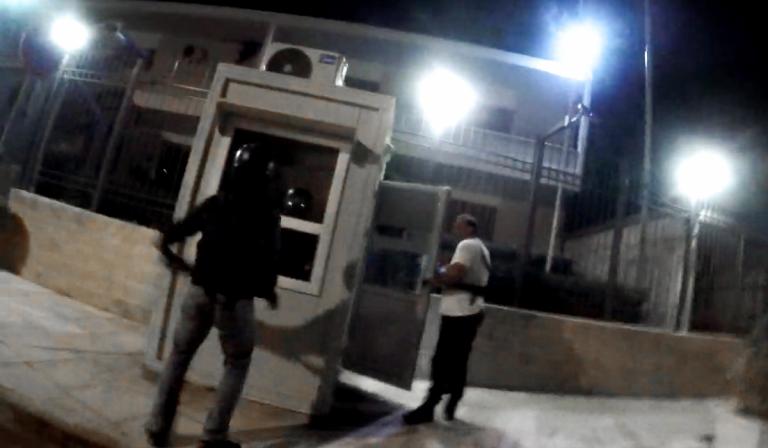 «Παγώνει» η μετακίνηση του φρουρού της πρεσβείας του Ιράν μετά από τον τραγικό χαμό της γυναίκας του