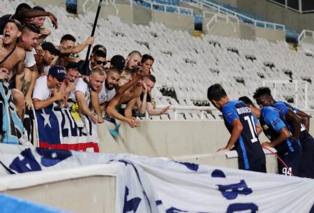 UEFA EUROPA LEAGUE: Παίκτης της Ζυρίχης πανηγύρισε, έπεσε στην τάφρο και έγινε viral (pics&vids) | Pagenews.gr UEFA EUROPA LEAGUE: Παίκτης της Ζυρίχης πανηγύρισε, έπεσε στην τάφρο και έγινε viral (pics&vids) | Pagenews.gr