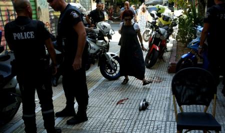 ΖΑΚ ΚΩΣΤΟΠΟΥΛΟΣ: Αναζητούν και τον 2ο άνδρα που τον κλωτσούσε | Pagenews.gr ΖΑΚ ΚΩΣΤΟΠΟΥΛΟΣ: Αναζητούν και τον 2ο άνδρα που τον κλωτσούσε | Pagenews.gr