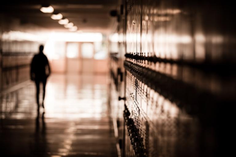 Σεξουαλική παρενόχληση: Διαχρονικός εφιάλτης, φόβος και στόματα κλειστά