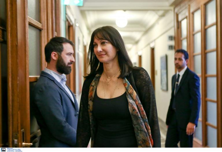 Έλενα Κουντουρά: Στηρίζω την κυβέρνηση