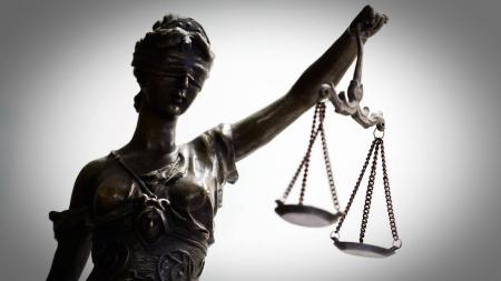 Η Δικαιοσύνη βλέπει από το ένα μάτι… | Pagenews.gr Η Δικαιοσύνη βλέπει από το ένα μάτι… | Pagenews.gr