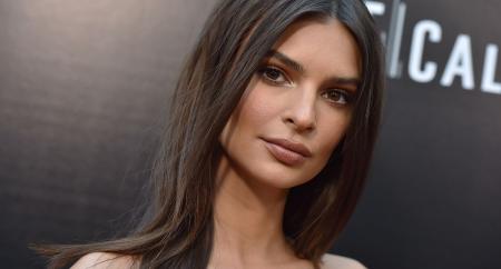 Emily Ratajkowski: Η πόζα με το «καυτό» μαγιό που έριξε το Instagram (pics) | Pagenews.gr Emily Ratajkowski: Η πόζα με το «καυτό» μαγιό που έριξε το Instagram (pics) | Pagenews.gr