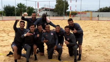 Ολυμπιακός: Έπαιξαν beach soccer οι ερυθρόλευκοι (pic) | Pagenews.gr Ολυμπιακός: Έπαιξαν beach soccer οι ερυθρόλευκοι (pic) | Pagenews.gr