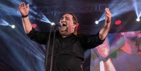 Βασίλης Καρράς: Ο άρχοντας της καψούρας | Pagenews.gr Βασίλης Καρράς: Ο άρχοντας της καψούρας | Pagenews.gr