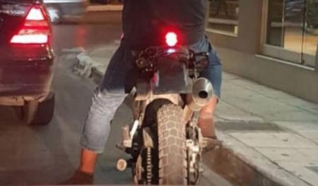 Μοτοσικλετιστής στα Χανιά το τερμάτισε και έγινε viral (pics) | Pagenews.gr Μοτοσικλετιστής στα Χανιά το τερμάτισε και έγινε viral (pics) | Pagenews.gr